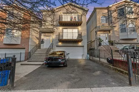 25 Seabury St, Newark, NJ 07104