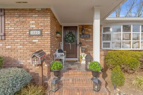 220 Vesper Ave, Middlesex, NJ 08846 photo 4