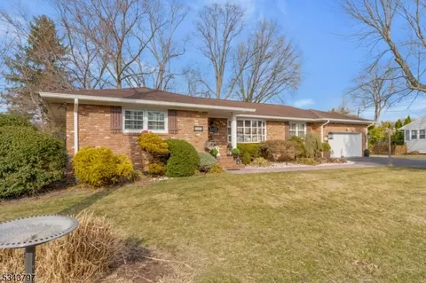 220 Vesper Ave, Middlesex, NJ 08846