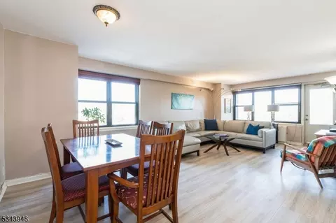 285 Aycrigg Ave #6E, Passaic, NJ 07055