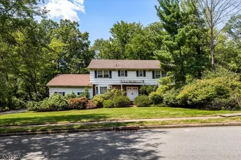 10 Flanders Dr, Montville Twp, NJ 07058