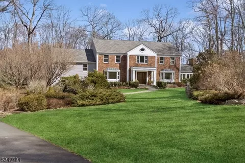 121 Boulderwood Dr, Bernardsville, NJ 07924