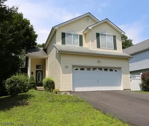 25 Holly Dr, Hamburg, NJ 07419