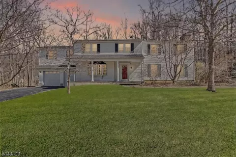 7 Cedar Ct, Long Valley, NJ 07853