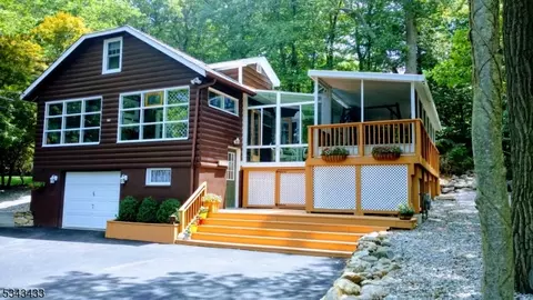 56 Rogerene Way, Mount Arlington Boro, NJ 07850