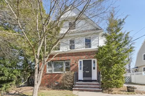 215 Washington Pl, Hasbrouck Heights, NJ 07604