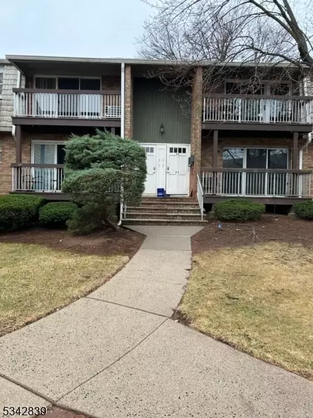 28 Deanna Dr #55, Hillsborough, NJ 08844