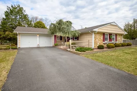 14 Boulder Ln, Somerset, NJ 08873