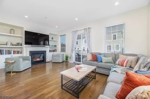 171 Roosevelt Dr #2404, Wood-ridge Boro, NJ 07075