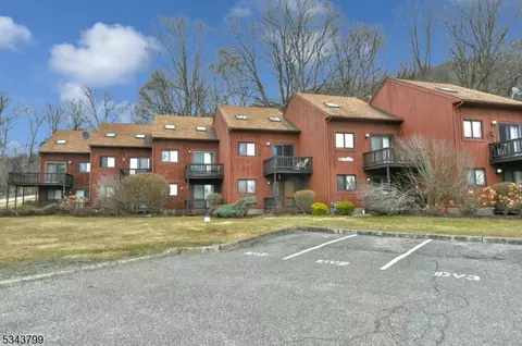 1 Deer Valley Ln #1, Vernon, NJ 07462