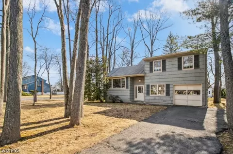 73 Hall Dr, Clark, NJ 07066