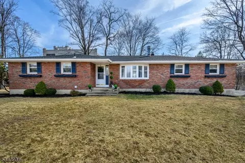 10 Woodstone Rd, Rockaway, NJ 07866