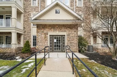 501 Holly Ln #501, Cedar Grove, NJ 07009