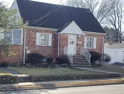 104 Wyckoff Ave, Waldwick, NJ 07463