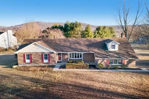 201 Arbor Dr, Stewartsville, NJ 08886