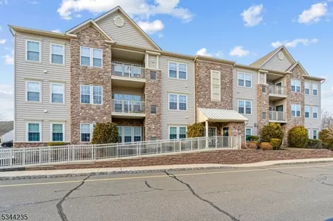 2 Waterman Ln, Hillsborough, NJ 08844