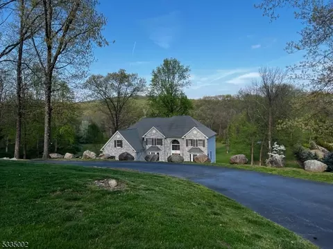 45 Hearthstone Dr, West Milford, NJ 07480