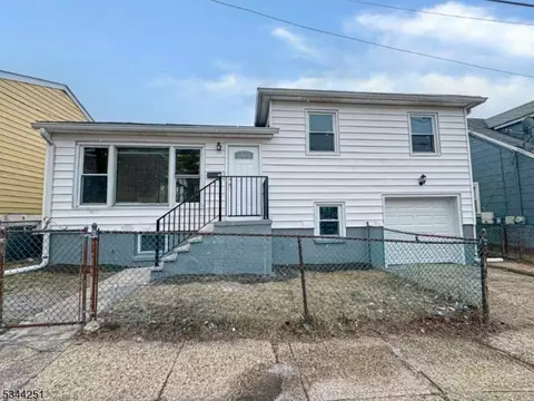 22 Saint Paul Dr, Irvington, NJ 07111