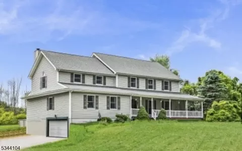 51 Kennedy Rd, Green Twp, NJ 07821