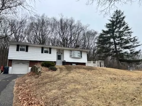 422 W Hill Rd, Glen Gardner, NJ 08826