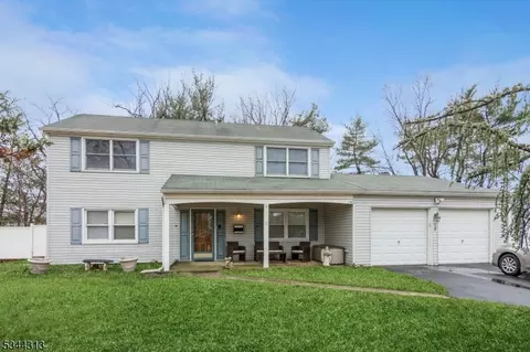 17 Evergreen Rd, Somerset, NJ 08873