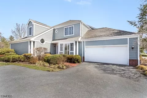25 Woodcrest Dr, Morristown, NJ 07960