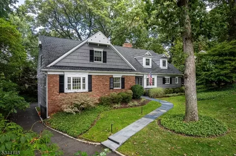 45 Nicholson Dr, Chatham Twp, NJ 07928