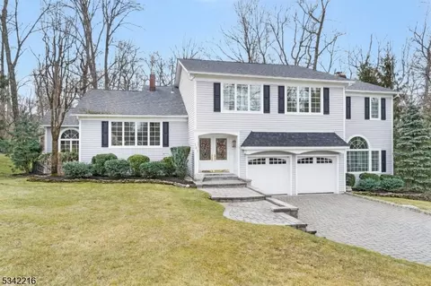 141 Forest Dr, Stirling, NJ 07980