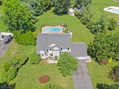 5 Flemming Pl, Hackettstown, NJ 07840