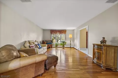 198 Webster Dr, Wayne, NJ 07470 photo 5