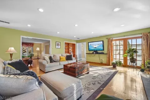 198 Webster Dr, Wayne, NJ 07470 photo 6