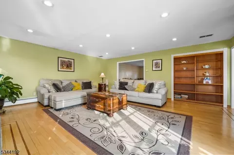 198 Webster Dr, Wayne, NJ 07470 photo 7