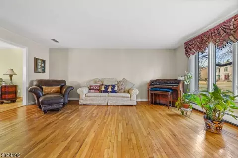 198 Webster Dr, Wayne, NJ 07470 photo 4