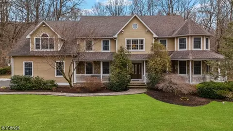 20 High Mountain Dr, Boonton, NJ 07005
