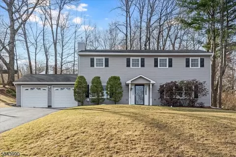 37 Green Apple Rd, Sparta, NJ 07871