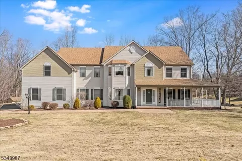 17 Wisteria Rd, Lafayette, NJ 07848