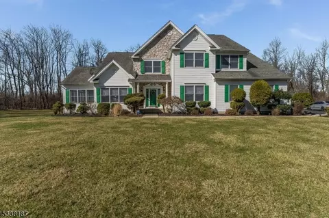 101 Bradford Ln, Bloomsbury, NJ 08804