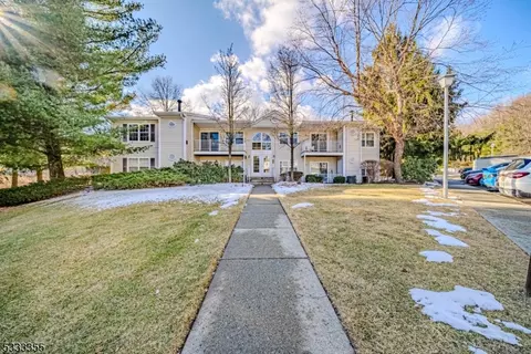 9 Brookside Ln, Mount Arlington, NJ 07856