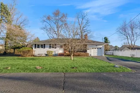 93 Conover Pl, Middlesex, NJ 08846 photo 4