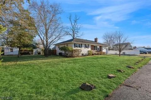 93 Conover Pl, Middlesex, NJ 08846 photo 7