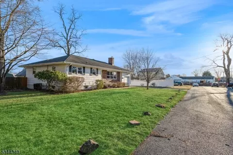 93 Conover Pl, Middlesex, NJ 08846 photo 8