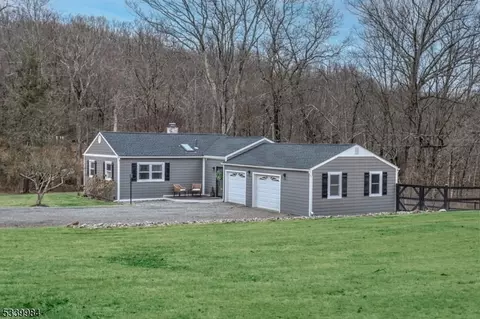 4 Wooley Dr, Annandale, NJ 08801