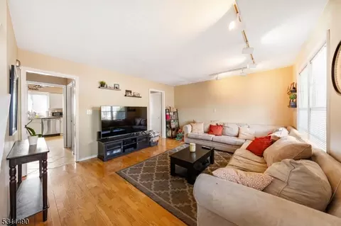 4 Village Ct, Bound Brook, NJ 08805