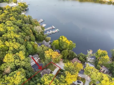 2217 Lakeside Dr, Highland Lakes, NJ 07422