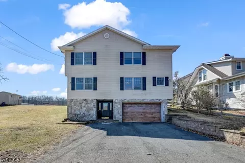 16 Upper Rainbow Trl, Denville, NJ 07834