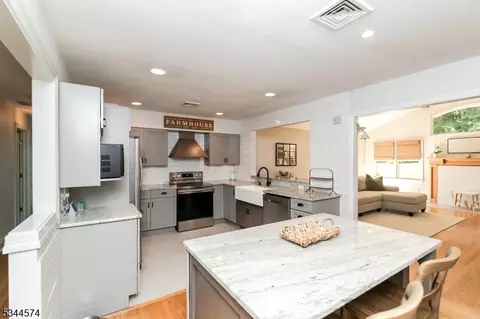158 Mount Olive Rd, Mount Olive, NJ 07836