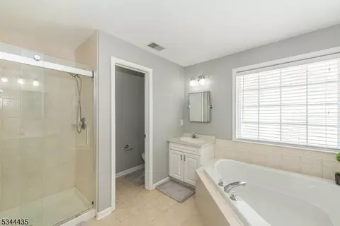 87 Arrowgate Dr, Randolph, NJ 07869 photo 25