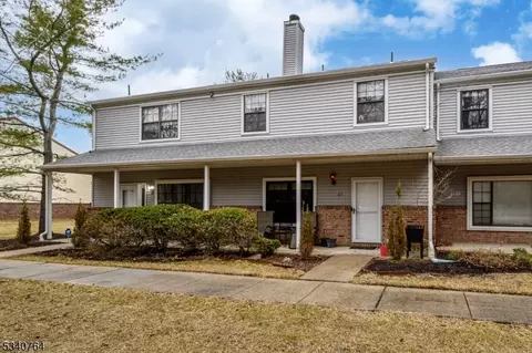67 Aspen Dr, North Brunswick Twp, NJ 08902