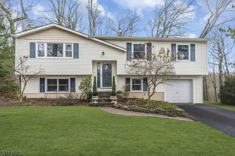 44 Alcrest Ave, Budd Lake, NJ 07828