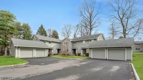 85 Hopkins Ct, Mahwah, NJ 07430